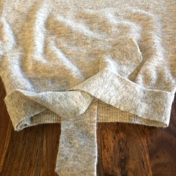 COPY - Aritzia Wilfred Cropped Sweater - Picture 4 of 10